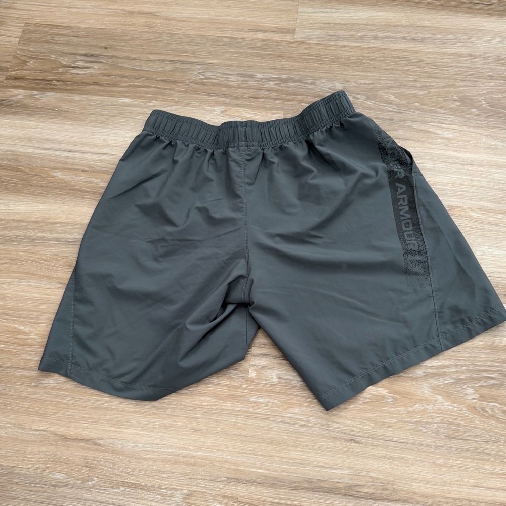 Under Armour Size XXL Woven Graphic Shorts